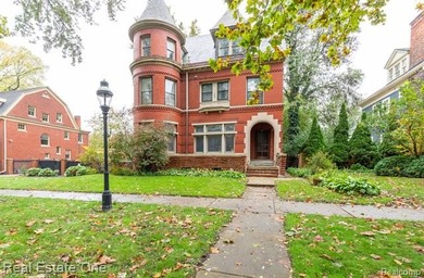 Lake Saint Clair Home Active Under Contract in Detroit Michigan