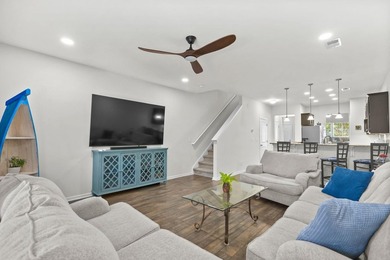 Welcome to 306 Castle Dr, a beautifully maintained 2-bedroom, 2 - photo 14