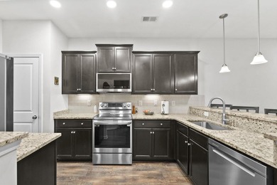 Welcome to 306 Castle Dr, a beautifully maintained 2-bedroom, 2 - photo 19