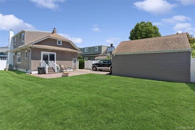 Welcome to 66 Kenny Avenue, located in one of Merrick's most - photo 21
