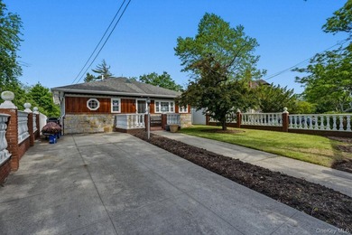 Welcome to this rare ranch-style retreat in the desirable - photo 2