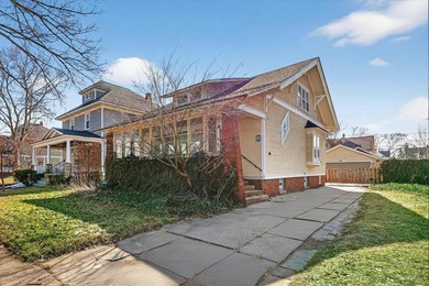 Lake Macatawa Home Sale Pending in Holland Michigan