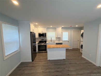 Fully remodeled 2 bed 2 bath home on large lot with full - photo 2