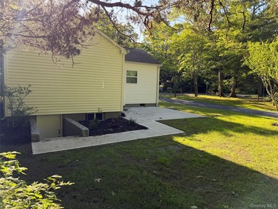 Fully remodeled 2 bed 2 bath home on large lot with full - photo 5