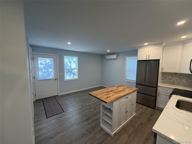 Fully remodeled 2 bed 2 bath home on large lot with full - photo 8