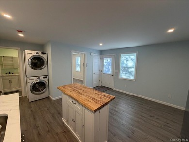 Fully remodeled 2 bed 2 bath home on large lot with full - photo 9