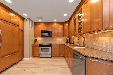 Welcome to this beautifully appointed 3-bedroom, 2.5-bath - photo 3