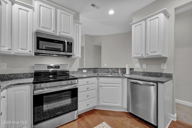 Charming townhome just minutes from the coast. This light-filled - photo 11