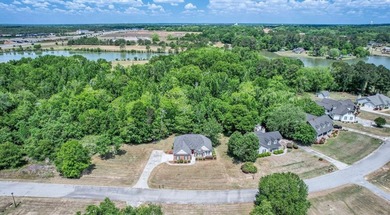 This lovely one level home has so much to offer its' new owners - photo 12