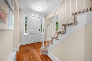 Wonderful Center Hall Colonial Located In The Desirable - photo 3