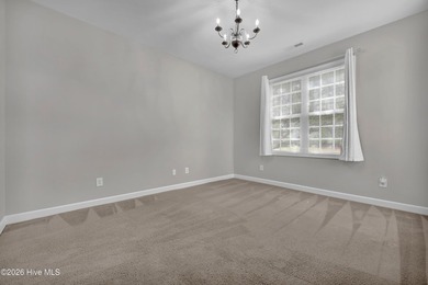 Charming townhome just minutes from the coast. This light-filled - photo 14