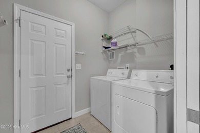 Charming townhome just minutes from the coast. This light-filled - photo 23