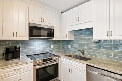 Rarely available oceanfront residence in the coveted Beachwood - photo 9