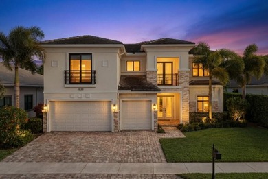 Exceptionally upgraded Callahan model in prestigious Royal Palm - photo 2