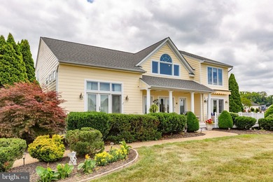 An exceptional waterfront-community home in the highly - photo 2