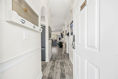 Beautiful 2-bedroom, 2-bath villa located in the desirable golf - photo 5
