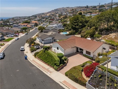 Captivating ?Ocean and Catalina Island views await you in this - photo 47