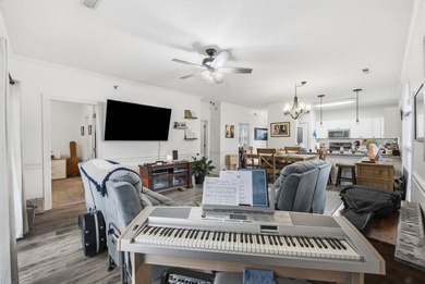 Beautiful 2-bedroom, 2-bath villa located in the desirable golf - photo 9