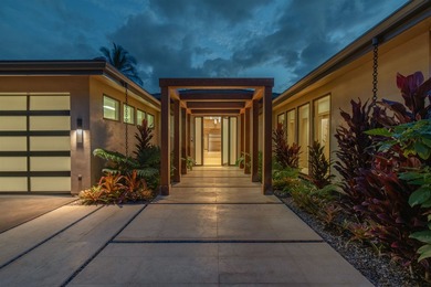 NEXT LEVEL LUXURY . . . The Crown Jewel of Wailea Golf Estates - photo 2