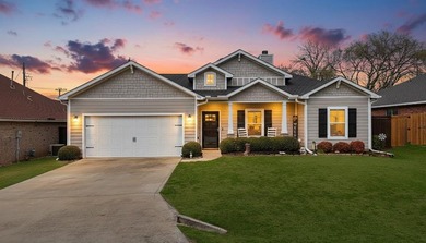 Lake Lewisville Home For Sale in Lake Dallas Texas