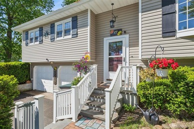 A MUST-SEE TURN KEY, UPGRADED, & PRICED TO SELL HOME!!!! Move-in - photo 3