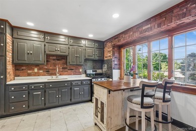 A MUST-SEE TURN KEY, UPGRADED, & PRICED TO SELL HOME!!!! Move-in - photo 7