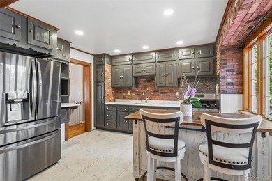 A MUST-SEE TURN KEY, UPGRADED, & PRICED TO SELL HOME!!!! Move-in - photo 10