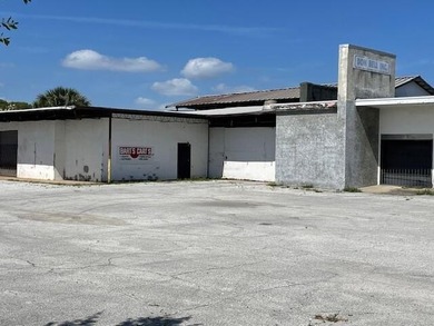 Back on market-buyer financing fell through. This 1-acre site - photo 2