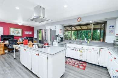 This property is perfect for those with hobbies - from - photo 21