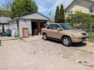 Welcome to this well maintained 5-bedroom, 2-bathroom home in - photo 30