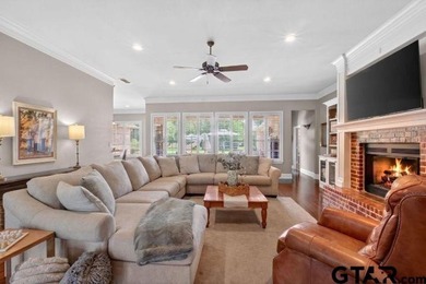 Elegant Luxury Meets Backyard Oasis in Pecan Valley Ranch - photo 7