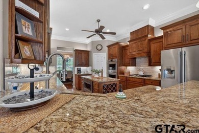 Elegant Luxury Meets Backyard Oasis in Pecan Valley Ranch - photo 9