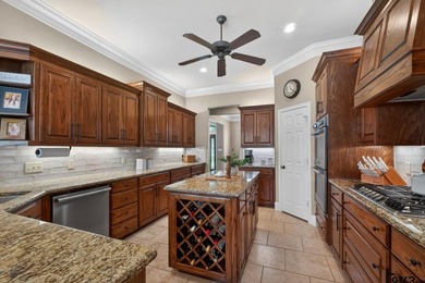 Elegant Luxury Meets Backyard Oasis in Pecan Valley Ranch - photo 10