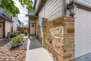Just minutes from Downtown New Braunfels is this adorable 3 - photo 3