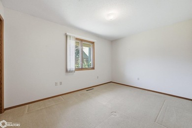 Classic, well-built ranch-style brick home w/ 2-car attached - photo 27