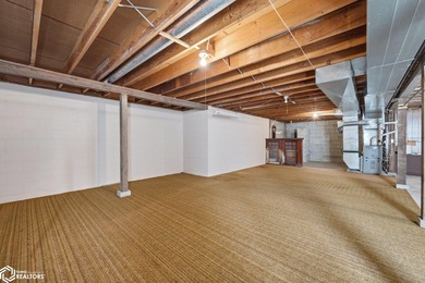 Classic, well-built ranch-style brick home w/ 2-car attached - photo 34