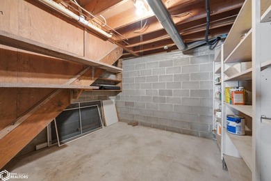 Classic, well-built ranch-style brick home w/ 2-car attached - photo 36