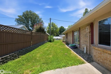 Classic, well-built ranch-style brick home w/ 2-car attached - photo 41