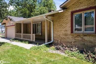 Classic, well-built ranch-style brick home w/ 2-car attached - photo 43