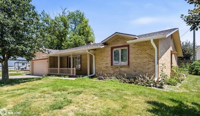 Classic, well-built ranch-style brick home w/ 2-car attached - photo 44