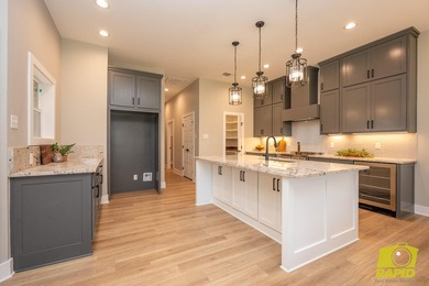 Like-new Bentwood Country Club home featuring 3 bedrooms, 2 - photo 11
