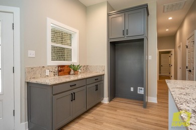 Like-new Bentwood Country Club home featuring 3 bedrooms, 2 - photo 12
