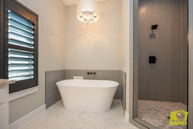 Like-new Bentwood Country Club home featuring 3 bedrooms, 2 - photo 14