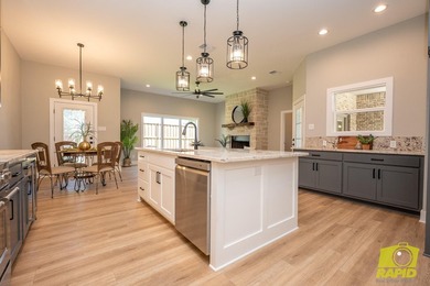 Like-new Bentwood Country Club home featuring 3 bedrooms, 2 - photo 19