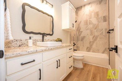 Like-new Bentwood Country Club home featuring 3 bedrooms, 2 - photo 20
