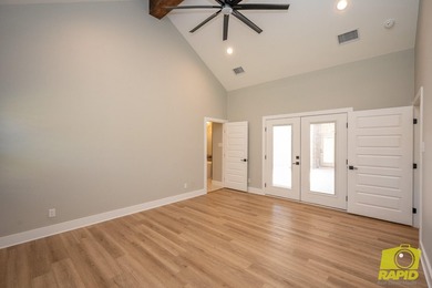 Like-new Bentwood Country Club home featuring 3 bedrooms, 2 - photo 22