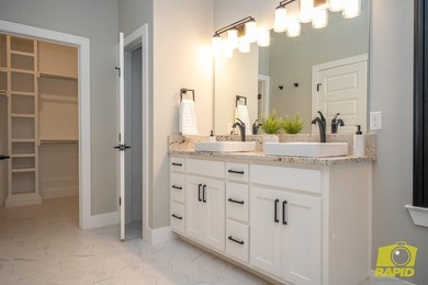 Like-new Bentwood Country Club home featuring 3 bedrooms, 2 - photo 25
