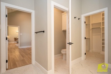 Like-new Bentwood Country Club home featuring 3 bedrooms, 2 - photo 28