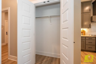 Like-new Bentwood Country Club home featuring 3 bedrooms, 2 - photo 30