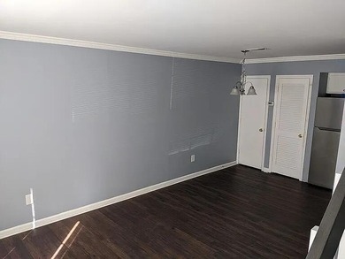 Updated 1BR/1BA Townhome in West AshleyDon't miss this move-in - photo 2
